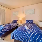Burleigh Beach Escape